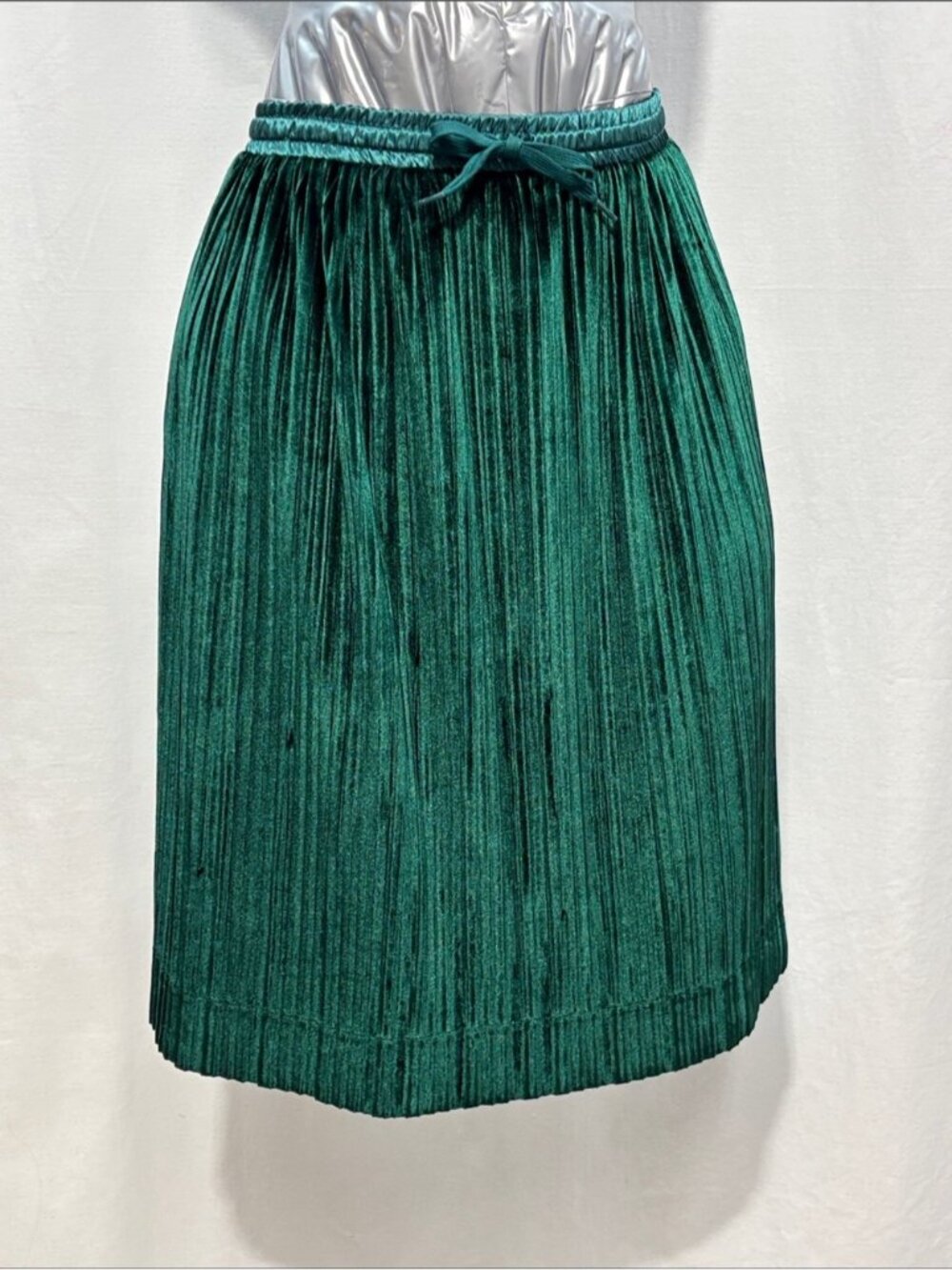 Pleated Velvet Midi Skirt in Emerald Green 192 Y2K 90s vintage chic party work